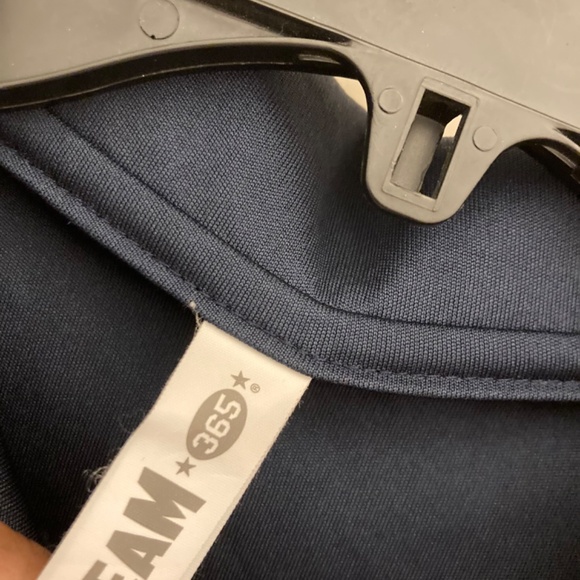 Hampton by Hilton polo shirt employee uniform style - Picture 4 of 8